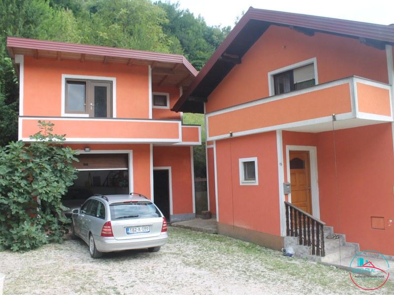 Posjed sa kućom i garažom V.Kladuša