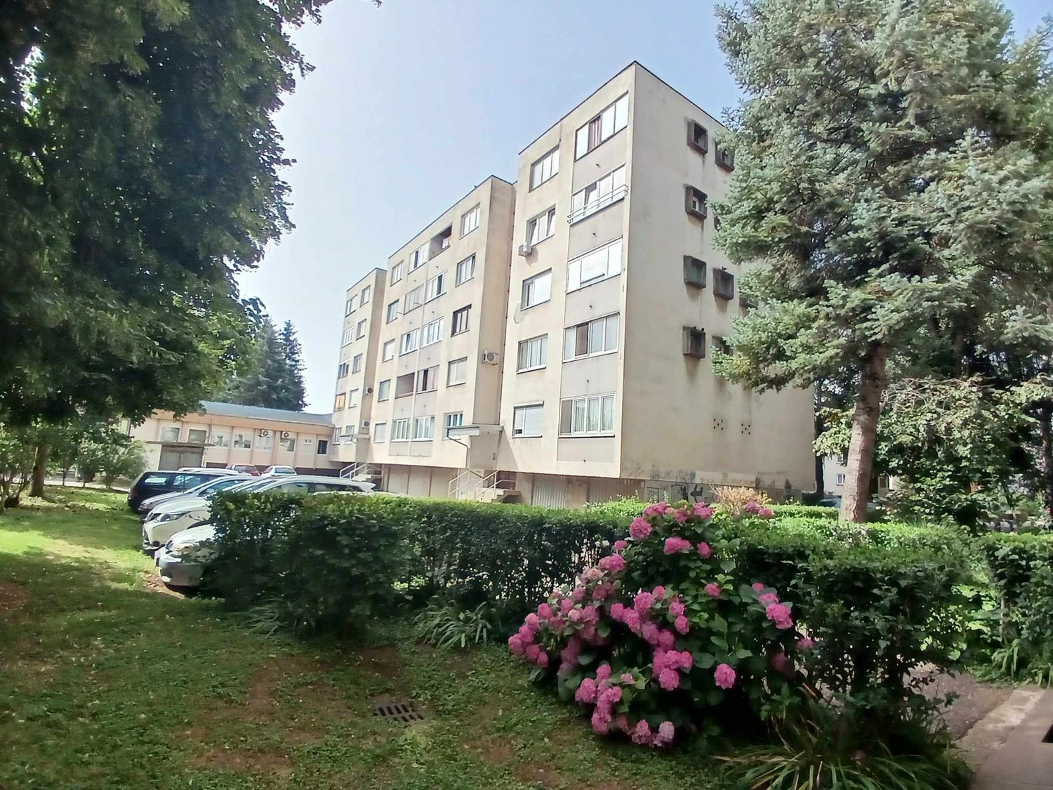 Trosoban stan 76 m2