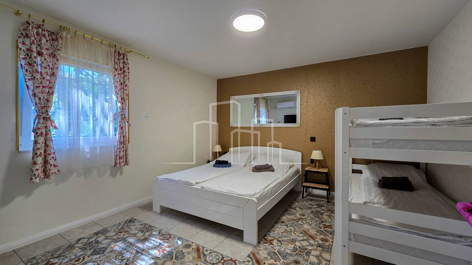 Opremljen stan prodaja 34 m2 + 6 m2 vešeraj Bjelave Centar